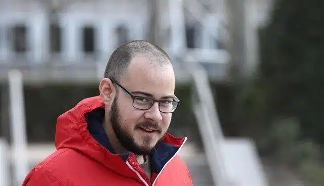 La izquierda sube de nivel, agreden a Almeida en un pleno.