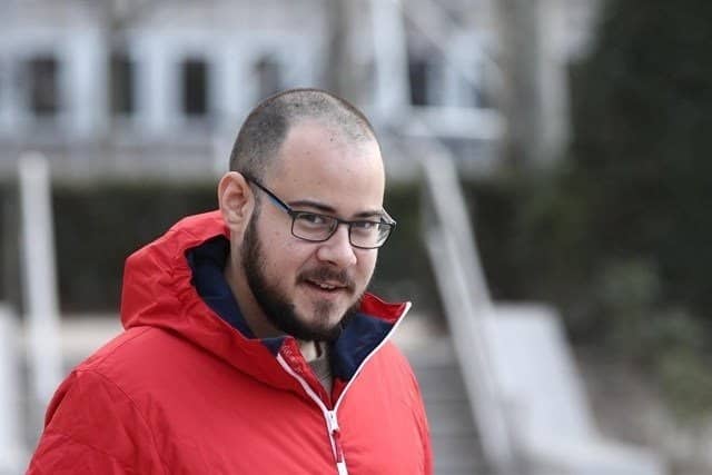 Seis meses de cárcel para el rapero Pablo Hasél por agredir a un periodista