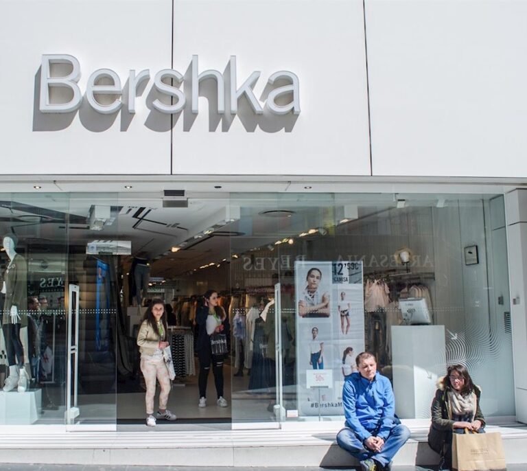 Inditex cerrará cerca de 300 tiendas en España