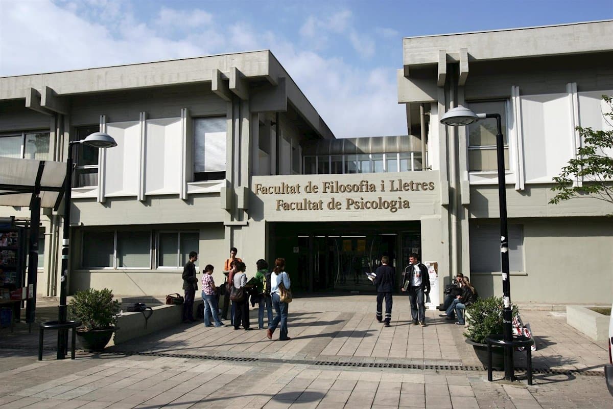 Facultad de Filosofía y Letras de la Universidad Autónoma de Barcelona (UAB).