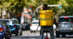 Trabajo multa con 57 millones a Glovo por emplear personas extranjeras y falsos autónomos