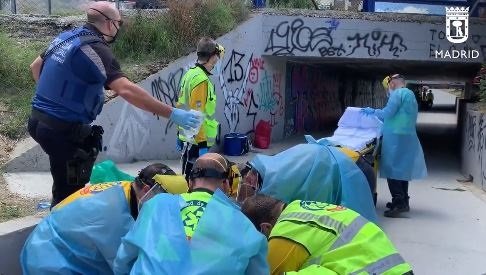 Muy grave una chica al caerse mientras hacía 'skate' en Villaverde  (Madrid)