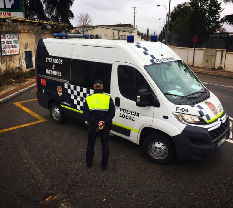 Tres detenidos acusados de ocupar una casa y atacar al inquilino con una espada en Granada