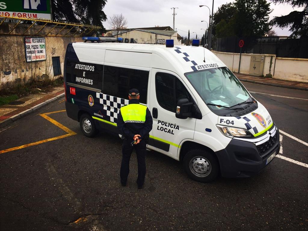 Tres detenidos acusados de ocupar una casa y atacar al inquilino con una espada en Granada