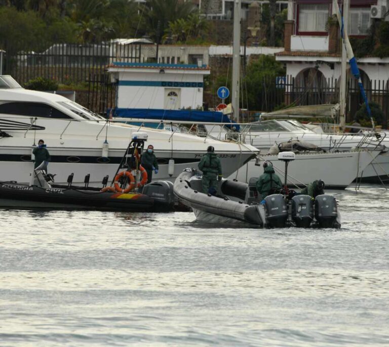 Al menos 15 marroquíes tratan de volver a su país nadando desde Ceuta