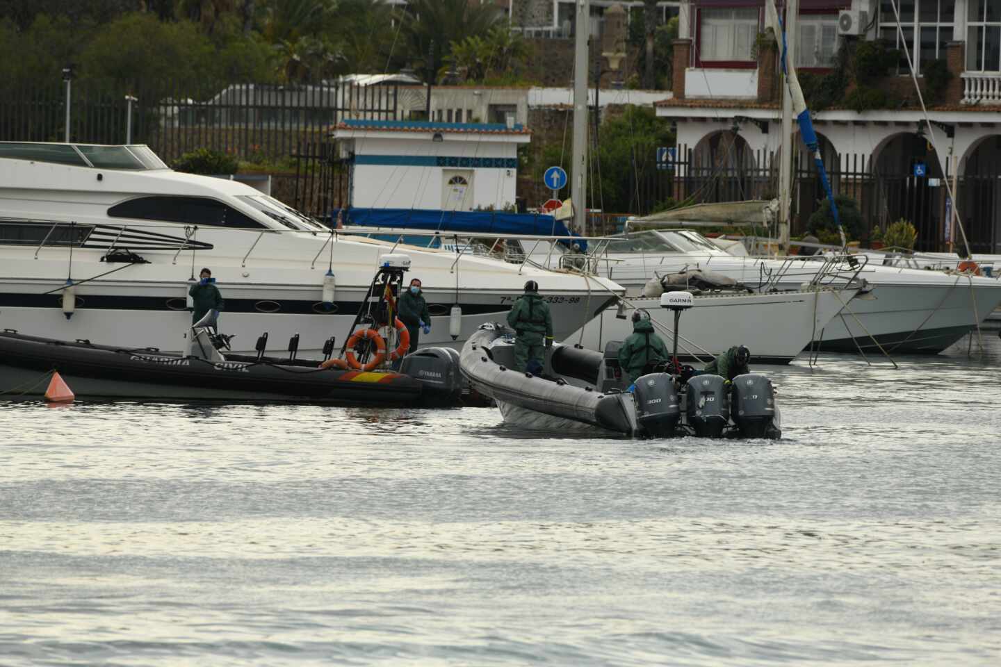 Al menos 15 marroquíes tratan de volver a su país nadando desde Ceuta