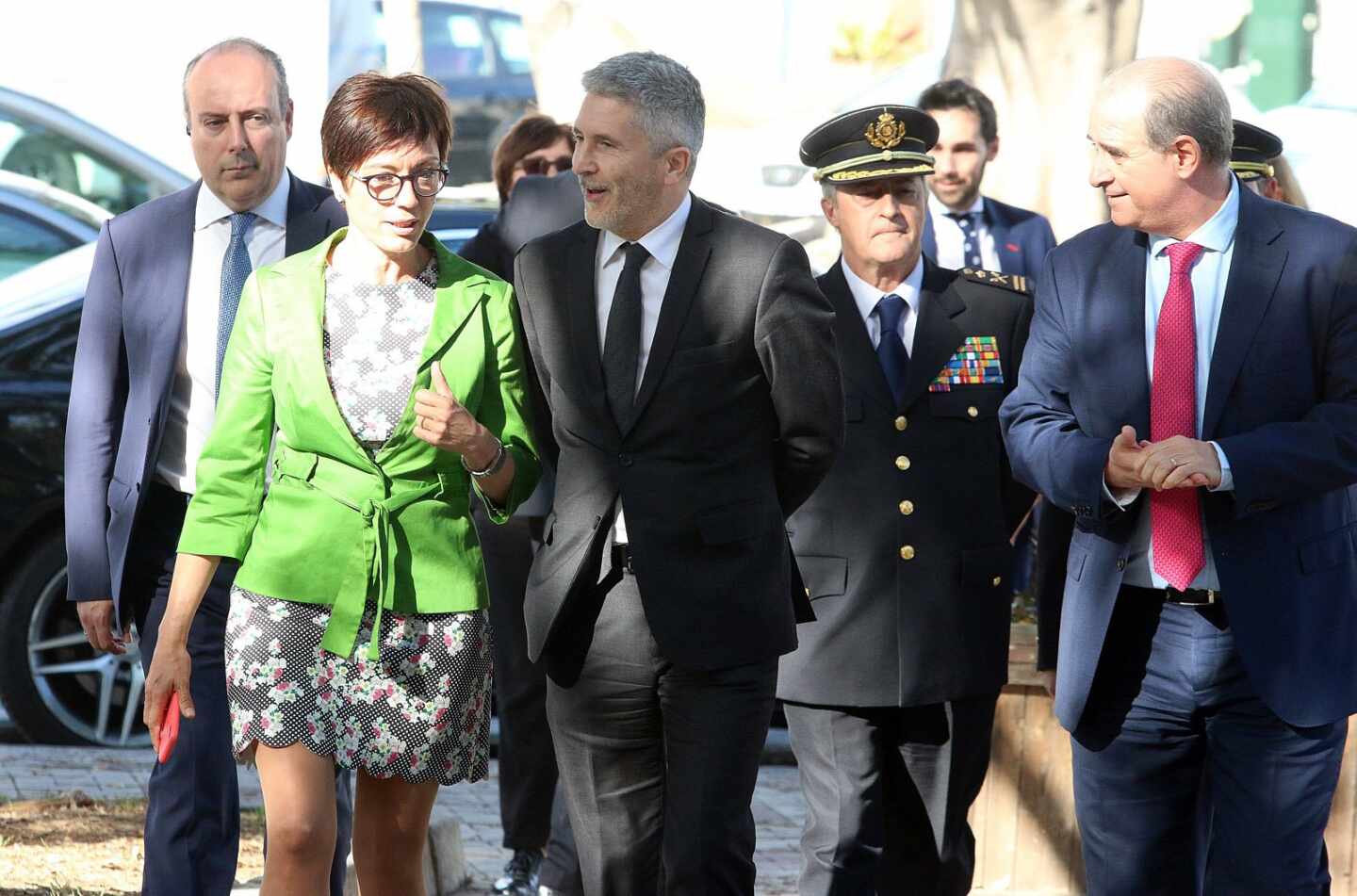 La directora general de la Guardia Civil, María Gámez, y el ministro del Interior, Fernando Grande-Marlaska, en Málaga.