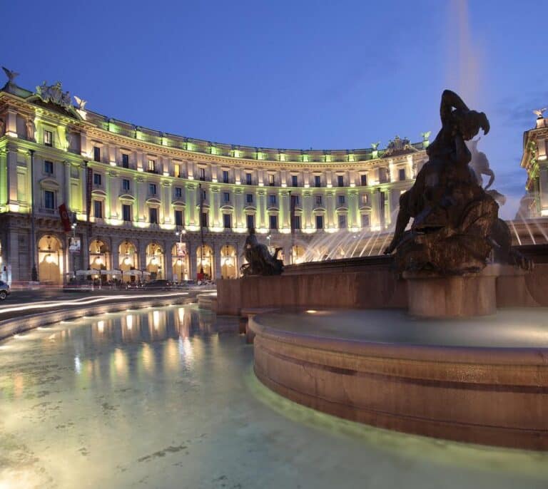 NH ahorra costes millonarios aplazando la entrega de 7 hoteles de lujo en plena crisis