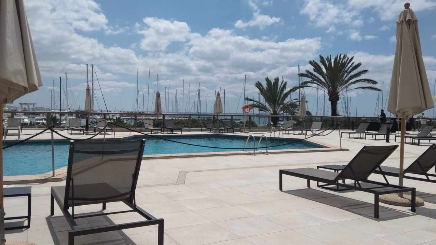 Los hoteles españoles se preparan para la reactivación del negocio este verano.