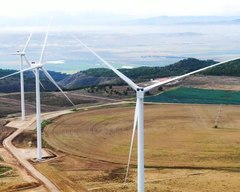 Iberdrola desafía la crisis y enchufa su mayor complejo eólico en España en una década