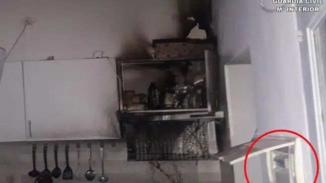 Extinguen un incendio en la cocina de un chalet de Els Poblets iniciado por una sartén olvidada en el fuego