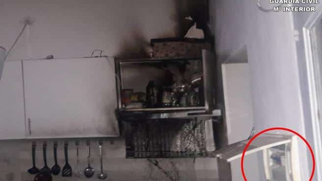 Extinguen un incendio en la cocina de un chalet de Els Poblets iniciado por una sartén olvidada en el fuego