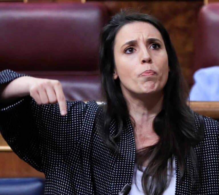 Sexo, el "hecho biológico" que enfrenta a Carmen Calvo con las 'queer' de Podemos