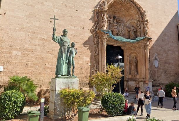 Atacan la estatua de Fray Junípero Serra en Mallorca tras ser señalada por Podemos