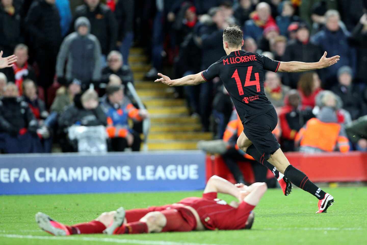 El jugador del Atlético de Madrid Marcos Llorente celebra un gol en la victoria ante el Liverpool en Anfield.