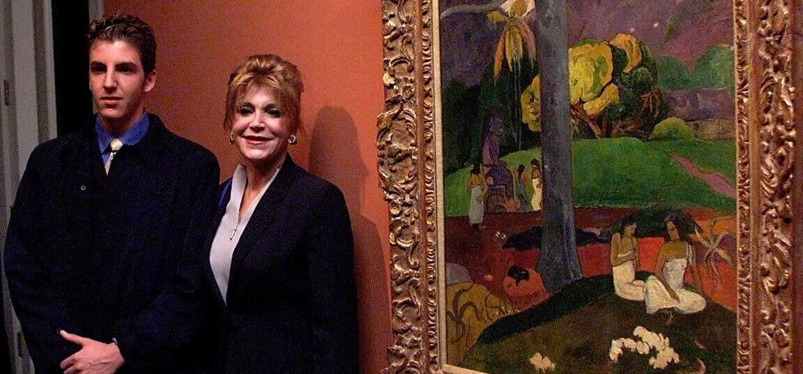 La baronesa Thyssen junto al lienzo 'Mata Mua'.