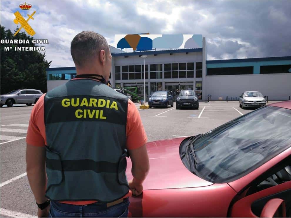 Investigado por robar un coche tras arrastrar 40 metros a su propietario