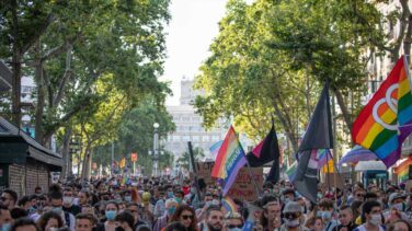 800 personas se manifiestan en Barcelona por el Orgullo LGTB