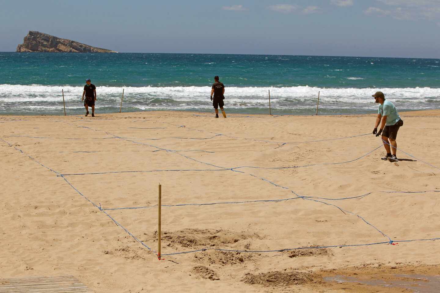 Las playas de Benidorm vuelven con un aspecto irreconocible