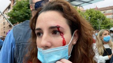 Una diputada de Vox recibe una pedrada en la cara en el mitin de Abascal en Sestao