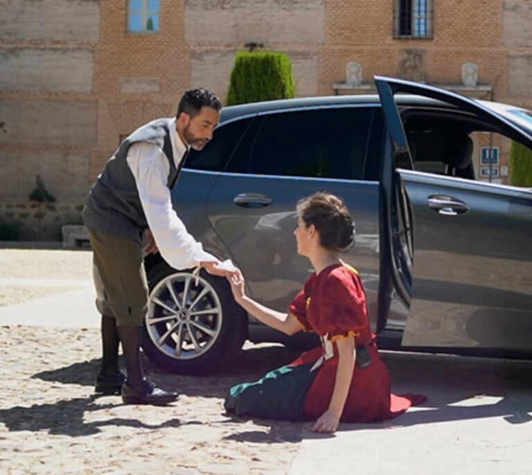 El teatro en coche vuelve a Almagro con 'El teatro de sus Mercedes'