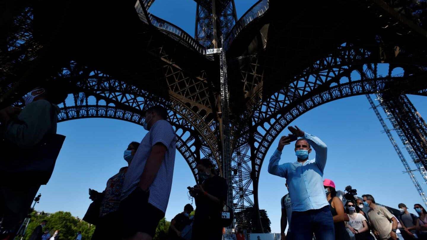 Reapertura al público de la torre Eiffel, este jueves en París.