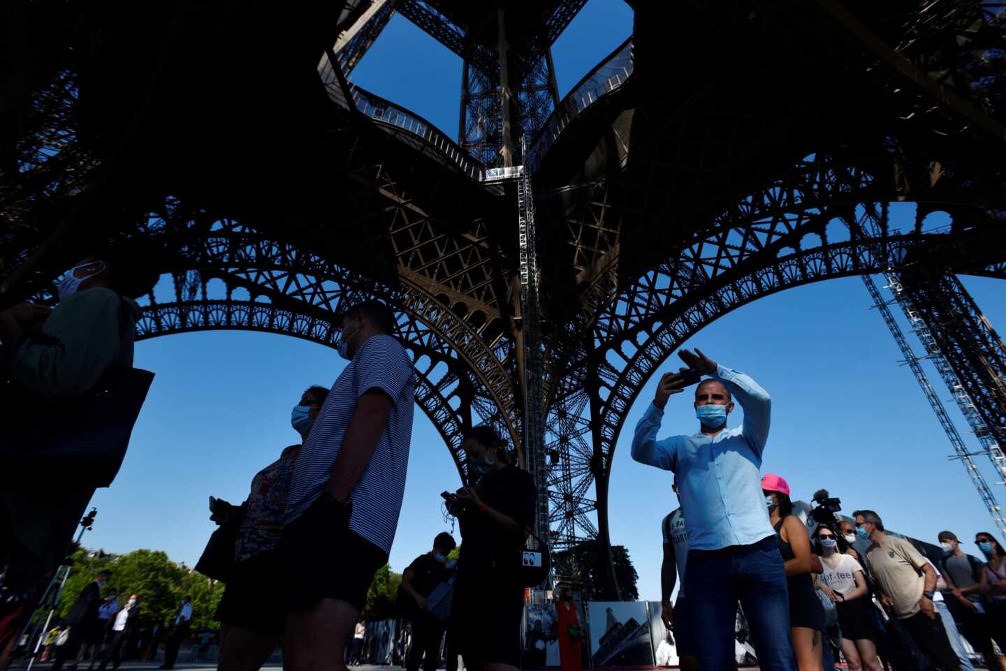 Reapertura al público de la torre Eiffel, este jueves en París.