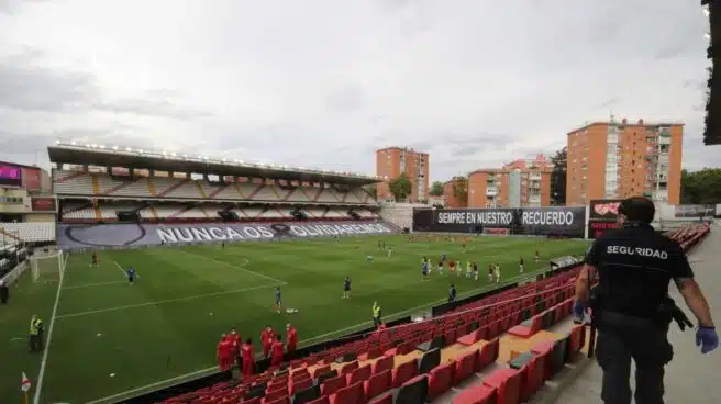 El fútbol vuelve a España con mensaje en las gradas: "Nunca os olvidaremos"