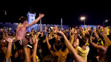 Ni camisetas ni mascarillas: Cádiz celebra el regreso a Primera División