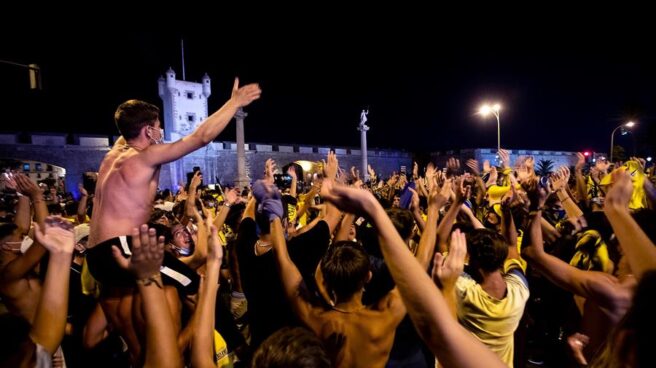Los hinchas del Cádiz celebran el ascenso a Primera División