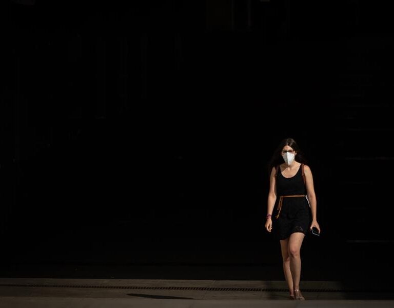 Extremadura impone el uso obligatorio de la mascarilla aunque haya distancia de seguridad