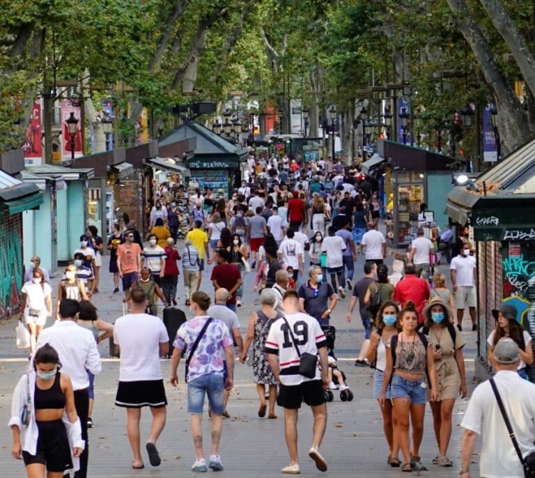 Los contagios bajan en Cataluña aunque alcanzan los 944 en un sólo día, 312 en Barcelona