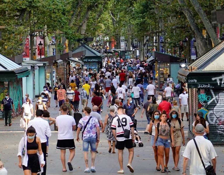 Cataluña cierra todos los locales de ocio nocturno para frenar la escalada de contagios