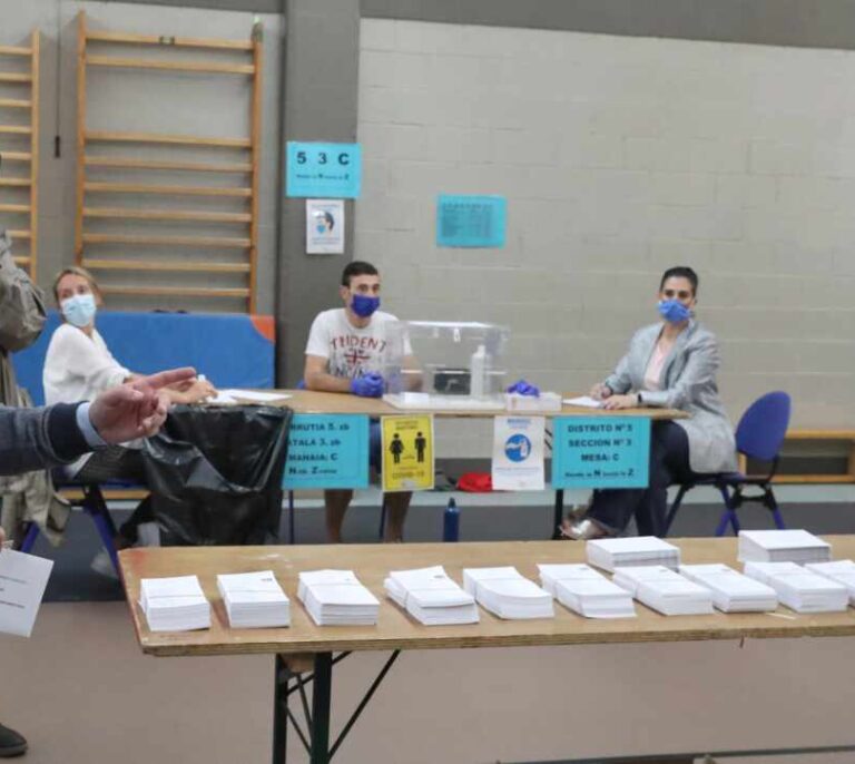 Urkullu amplía su victoria, Bildu se refuerza, Vox logra un escaño y Podemos y PP+Cs se hunden