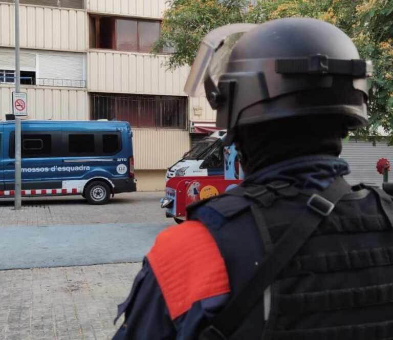 Detenida en Barcelona por morder el dedo a una mujer y tragárselo durante una pelea