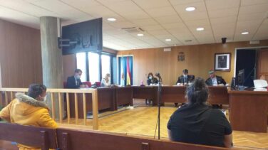 Una madre y su hijo aceptan 2 y 1,5 años de prisión por retener en la vivienda familiar a la novia de él, menor de edad