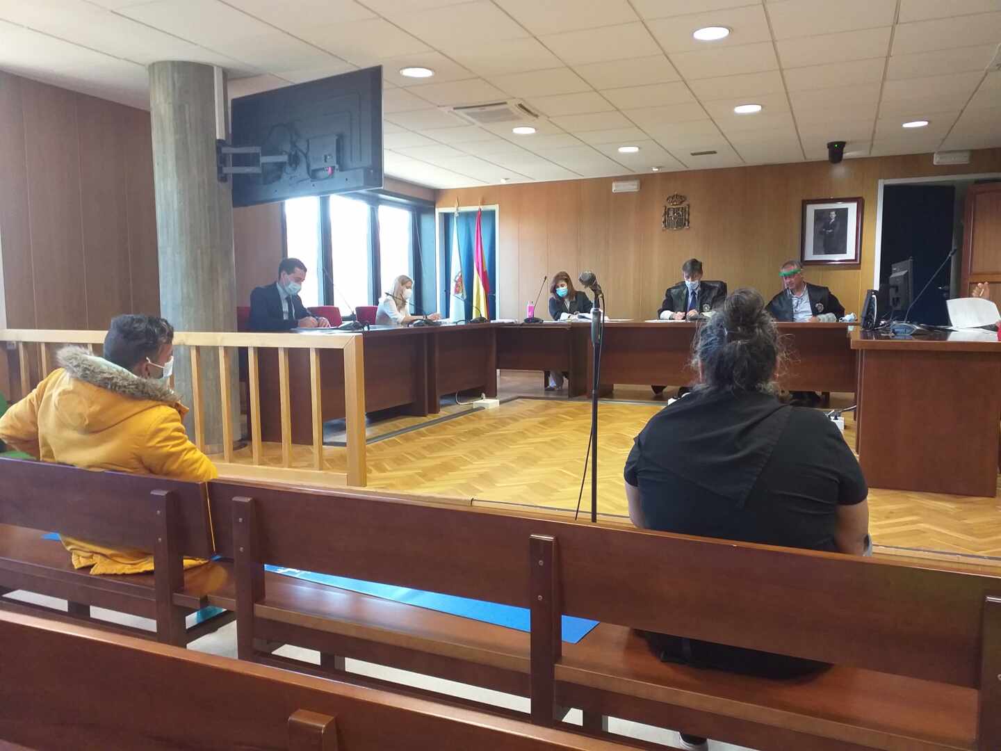 Una madre y su hijo aceptan 2 y 1,5 años de prisión por retener en la vivienda familiar a la novia de él, menor de edad