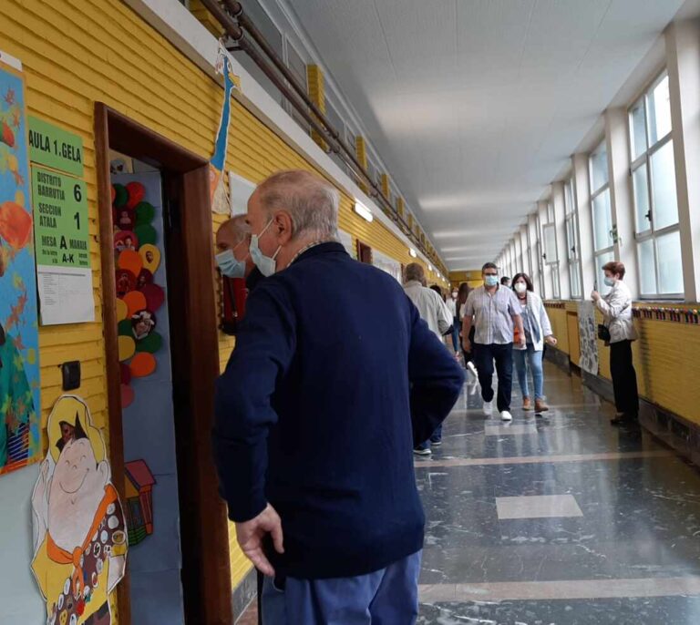 La participación se desploma en Euskadi y baja 8,36 puntos respecto a 2016
