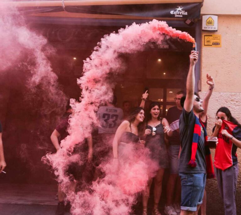 Un detenido y dos ertzainas heridos en el desalojo de una discoteca en Vitoria