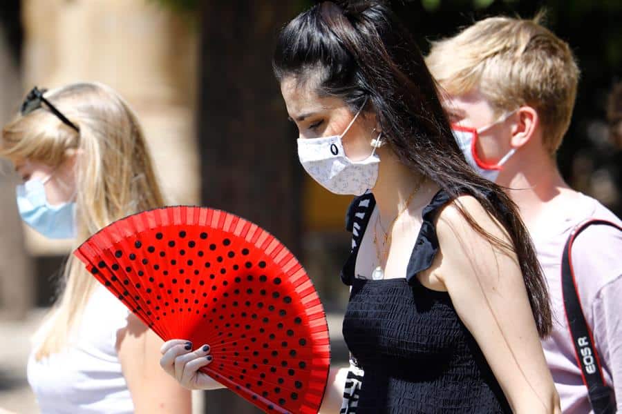 El intenso calor mantiene en alerta amarilla y naranja a seis comunidades