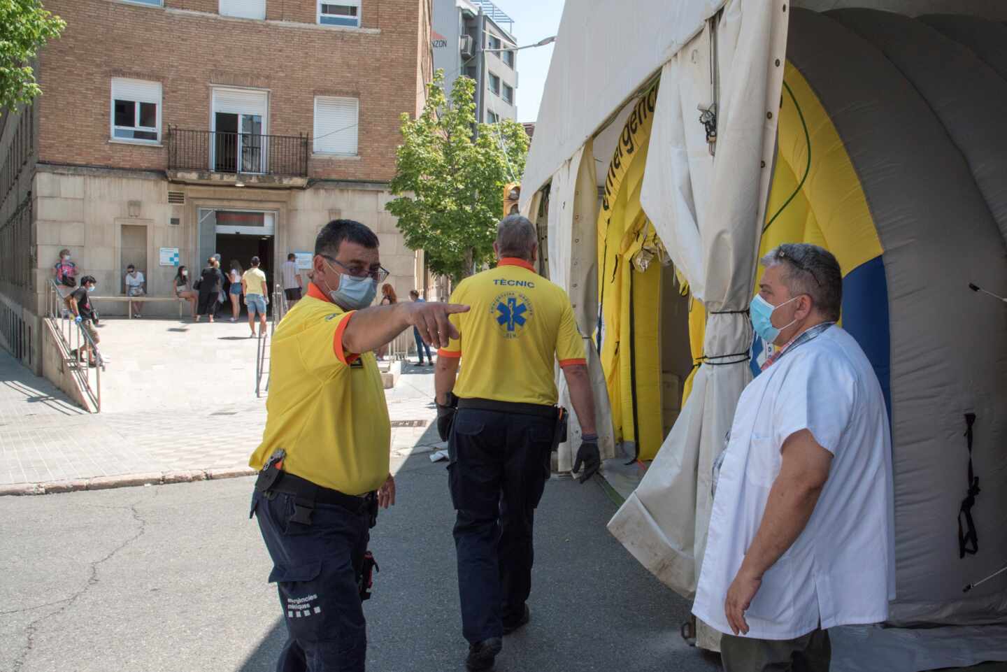 El hospital de Lleida deriva enfermos graves a Barcelona para hacer espacio en las UCI
