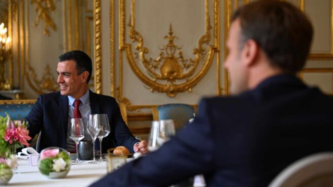 Imagen de archivo de un almuerzo de trabajo de Sánchez y Macron en el Palacio del Elíseo.