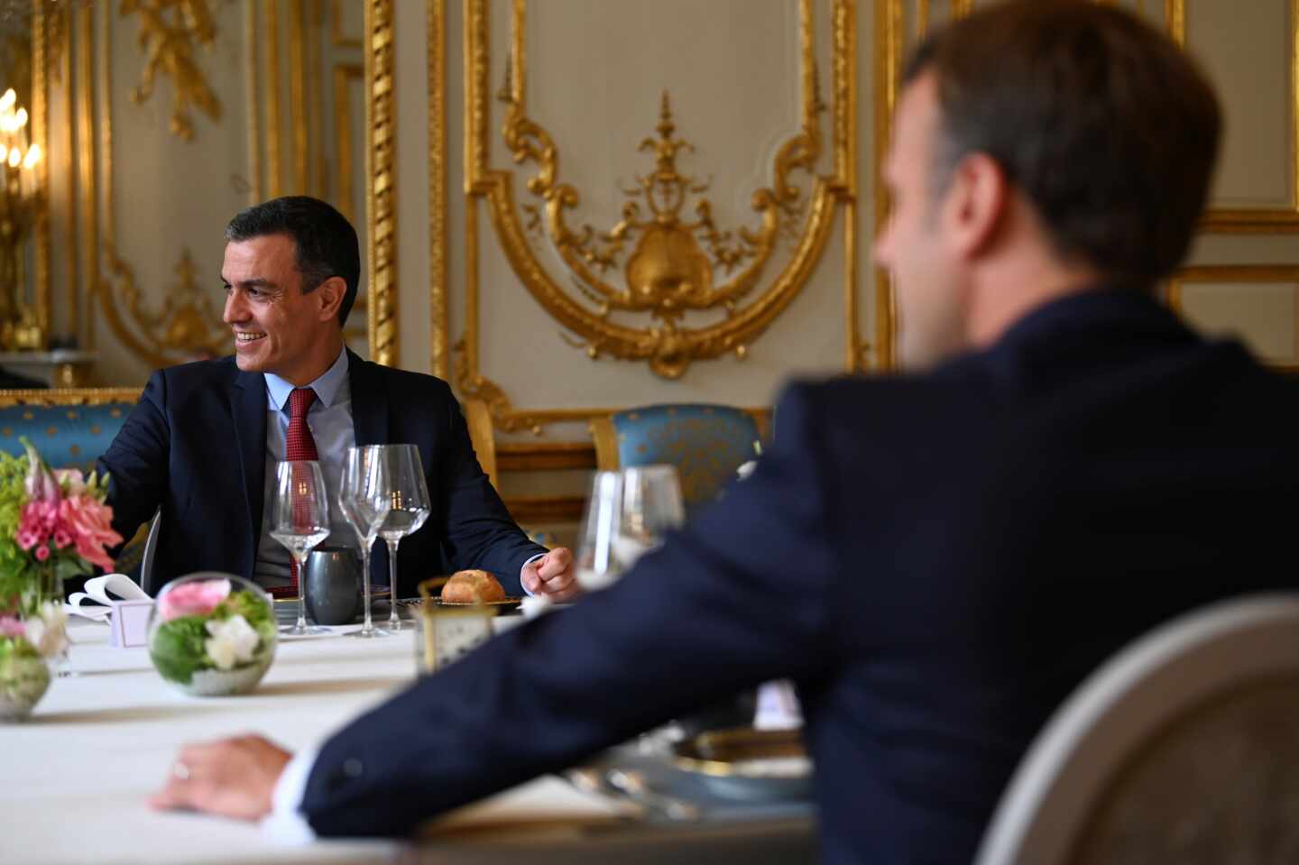 Imagen de archivo de un almuerzo de trabajo de Sánchez y Macron en el Palacio del Elíseo.