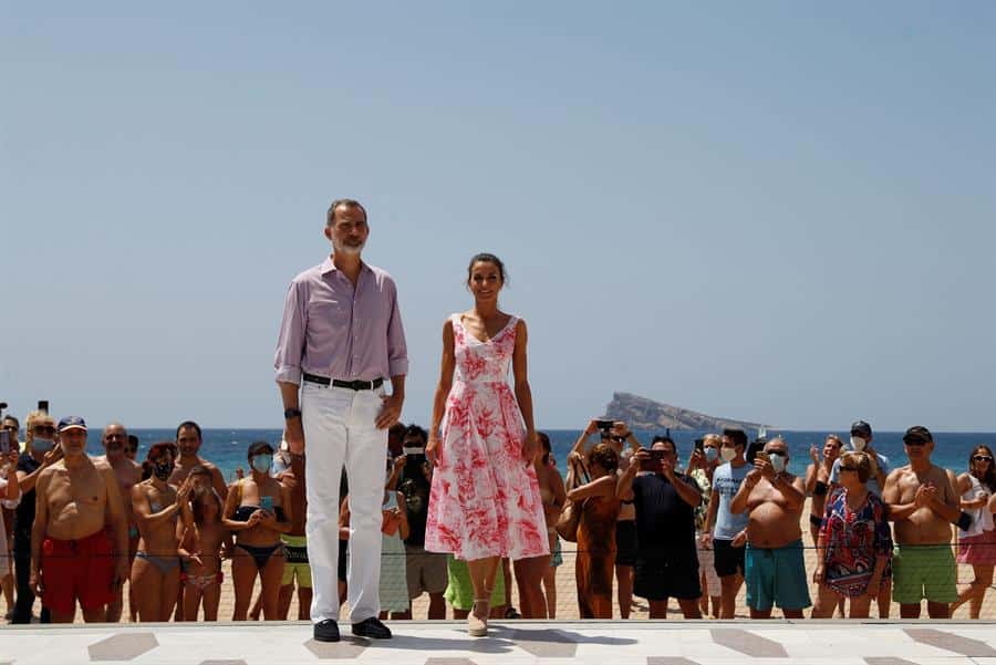 Los reyes Felipe VI y Letizia visitan Benidorm en su gira por España