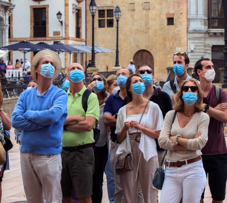 Familias y jóvenes en el ámbito social: el escenario del brote tipo
