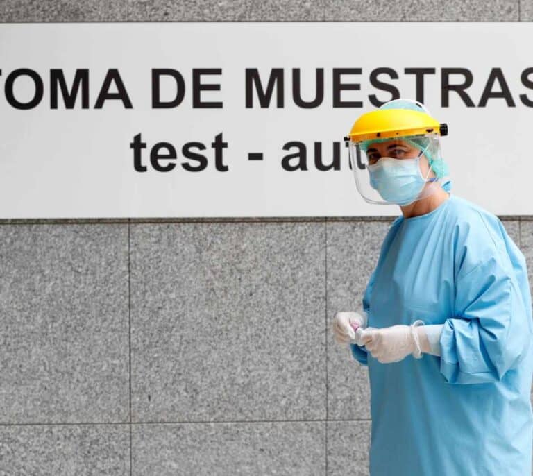 Sanidad suma 1.244 contagios al total tras un fin de semana sin actualizar los datos