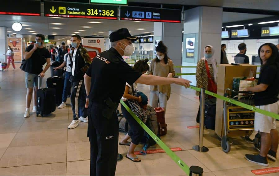 Los aeropuertos inician la reactivación con la cuarta parte de los vuelos habituales