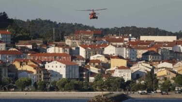 Buzos, helicópteros y barcos en busca de los dos jóvenes desaparecidos en kayak