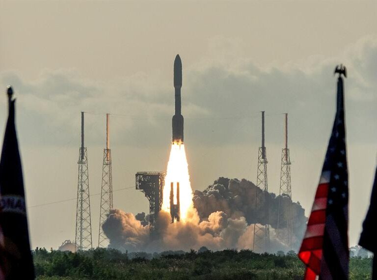 Despega con éxito el rover Perseverance, que buscará vida en Marte