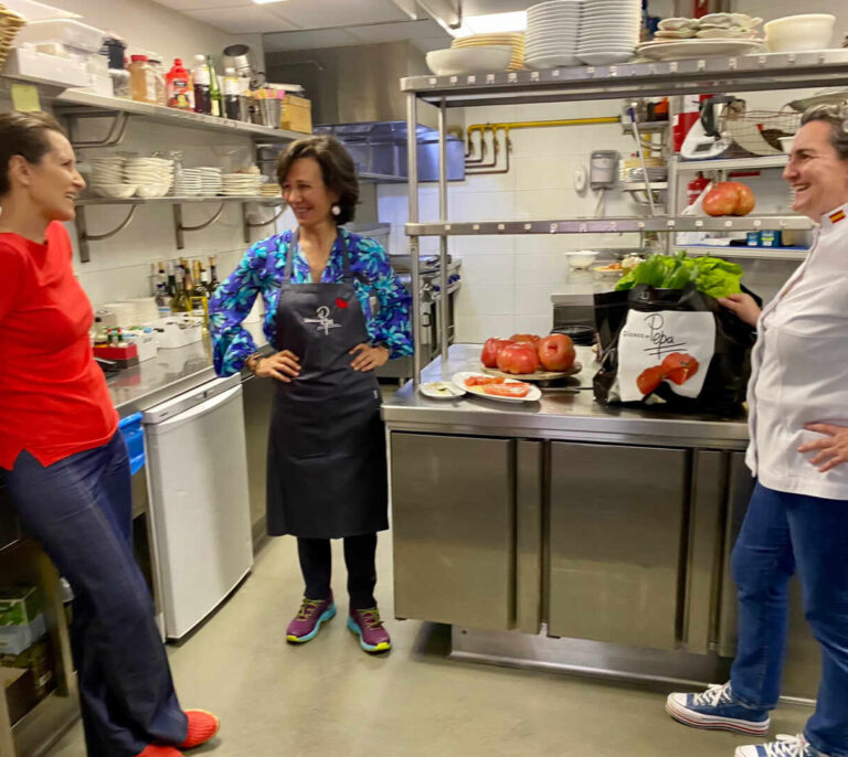 Santander lanza servicios especiales para apoyar a los hosteleros y a sus empleados, en grave crisis por la pandemia